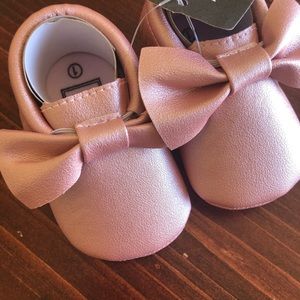 BNWT Dusty Rose Pink Metallic Baby Moccasins